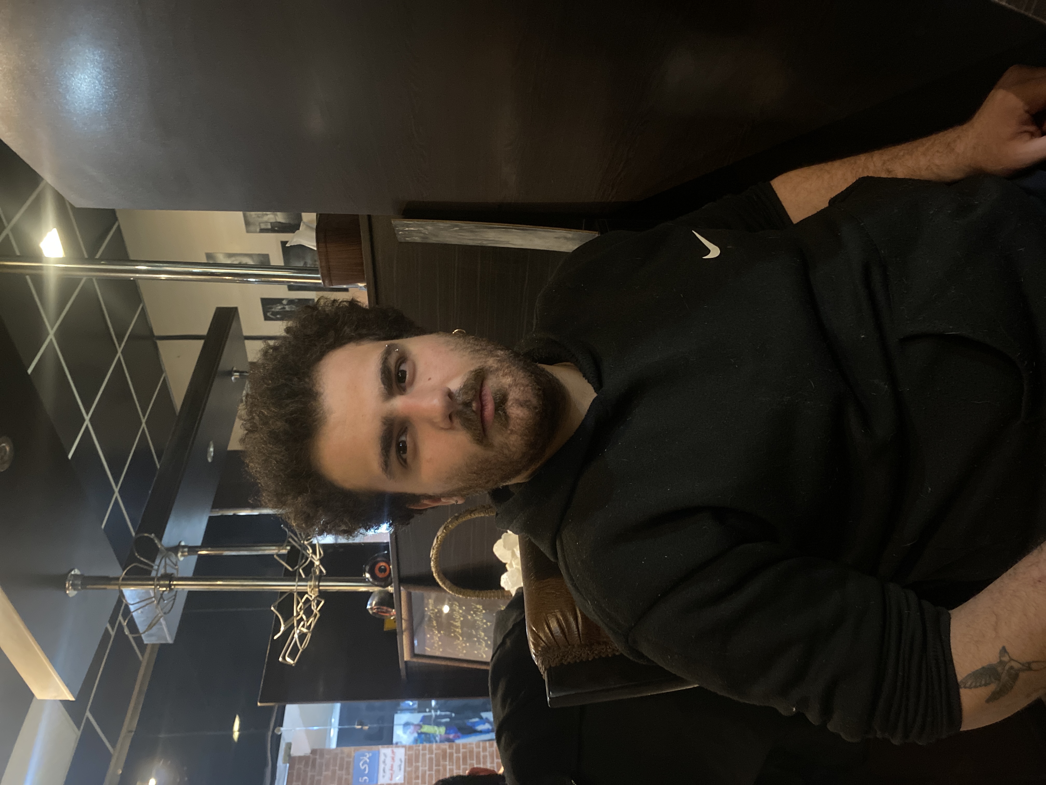 تصویر آگهی: بازیگر تئاتر