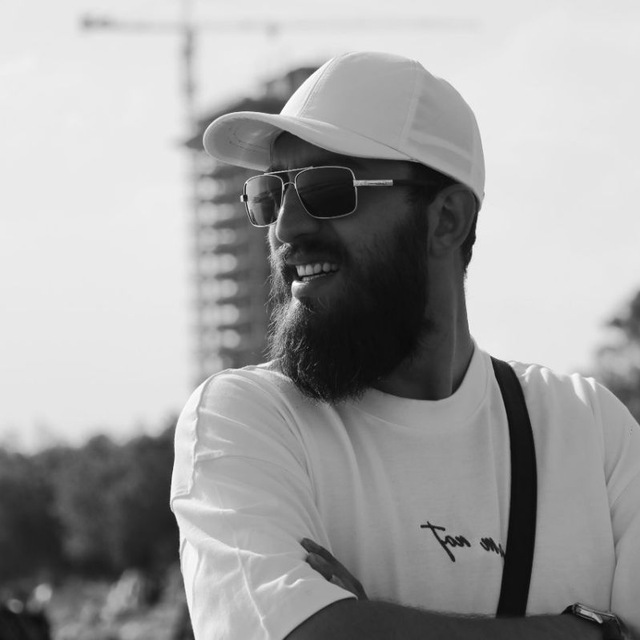 تصویر آگهی: کارگردان و بازیگر تئاتر وتصویر